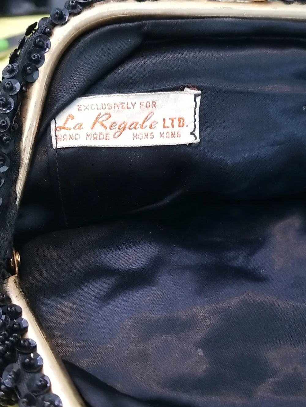 La Regale LTD vintage evening bag/clutcj beads/sequins & Snap Closure EUC
